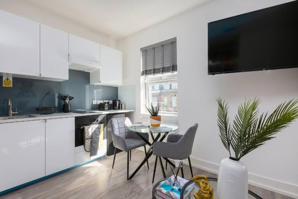 Studio Apt, 8 Min Walk From Tube 3 London Ngoại thất bức ảnh